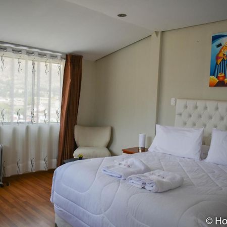 Hotel California Calca Room photo